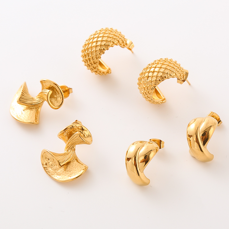 1 Pair Simple Style Commute Solid Color Plating 304 Stainless Steel 18K Gold Plated Ear Studs display picture 4