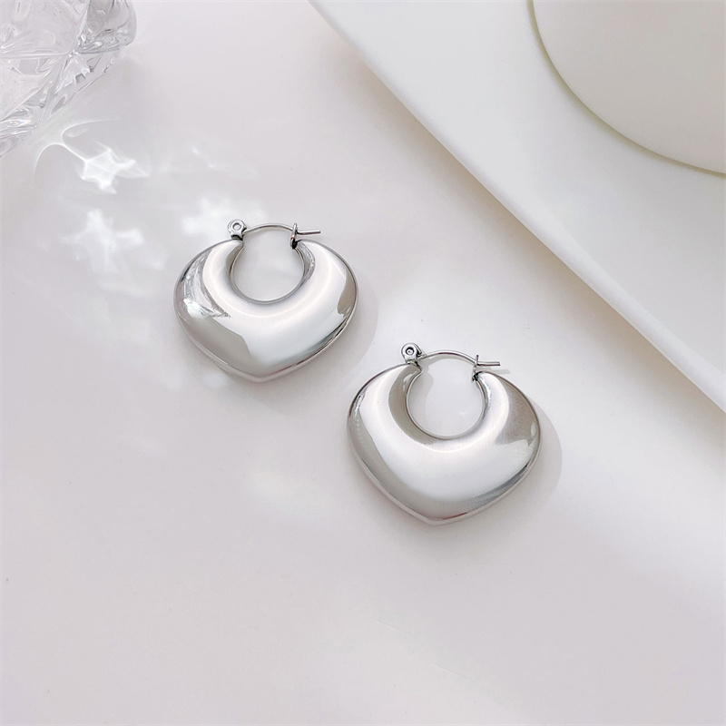 1 Pair Ig Style Heart Shape Hollow Out Stainless Steel Earrings display picture 4