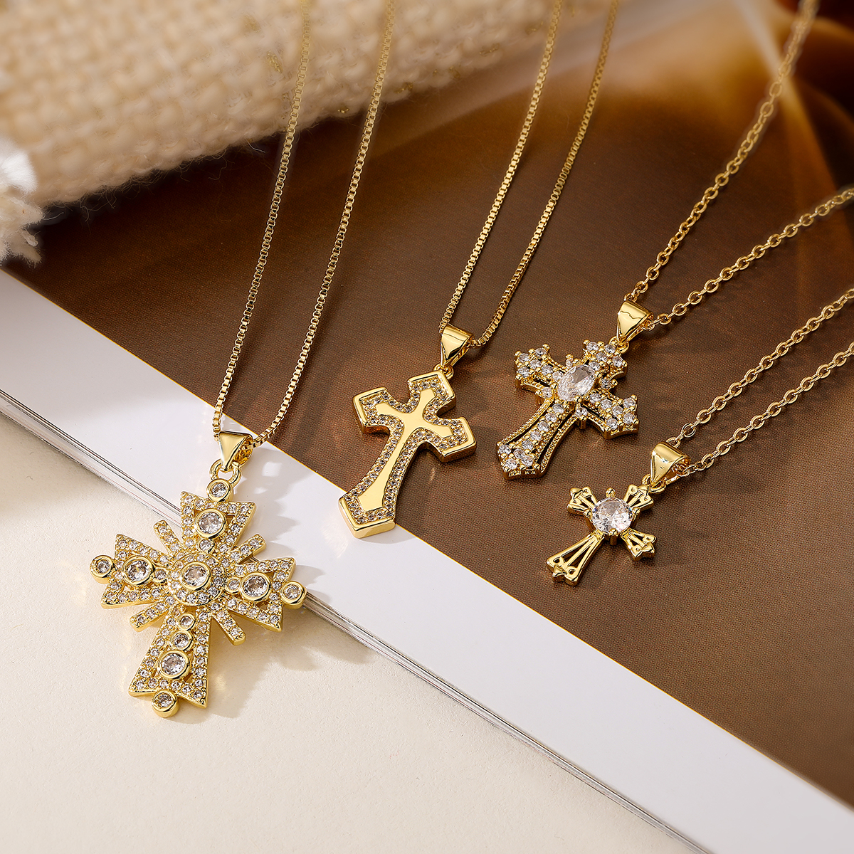 Retro Simple Style Cross Copper 18k Gold Plated Zircon Pendant Necklace In Bulk display picture 6