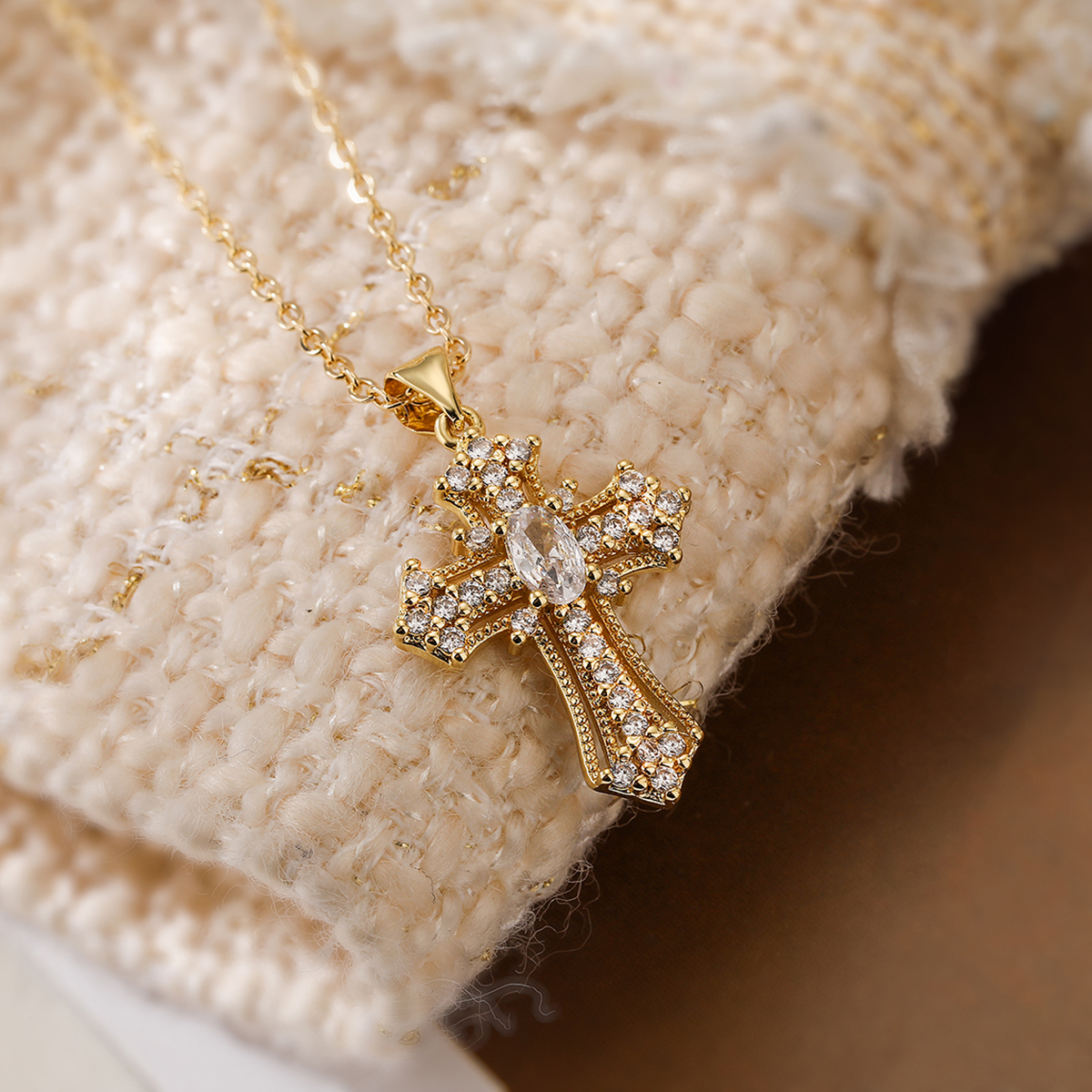 Retro Simple Style Cross Copper 18k Gold Plated Zircon Pendant Necklace In Bulk display picture 5