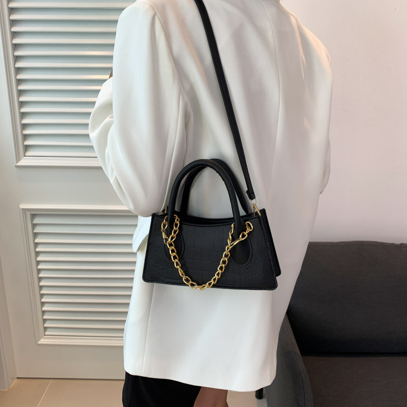 Women's Pu Leather Solid Color Elegant Square Zipper Shoulder Bag Handbag Crossbody Bag display picture 3