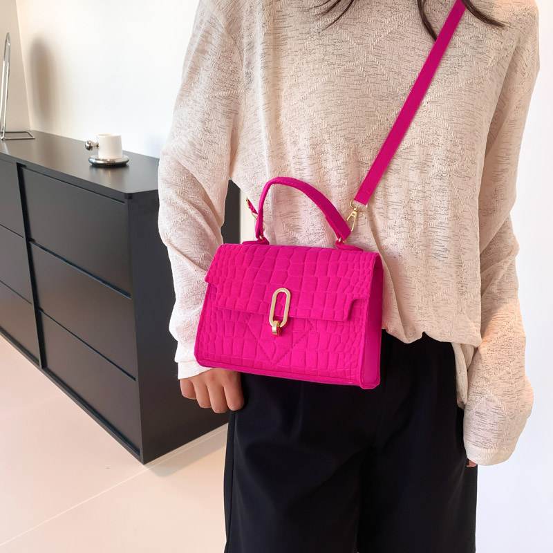 Women's Felt Cloth Solid Color Elegant Streetwear Square Flip Cover Shoulder Bag Handbag Crossbody Bag display picture 5