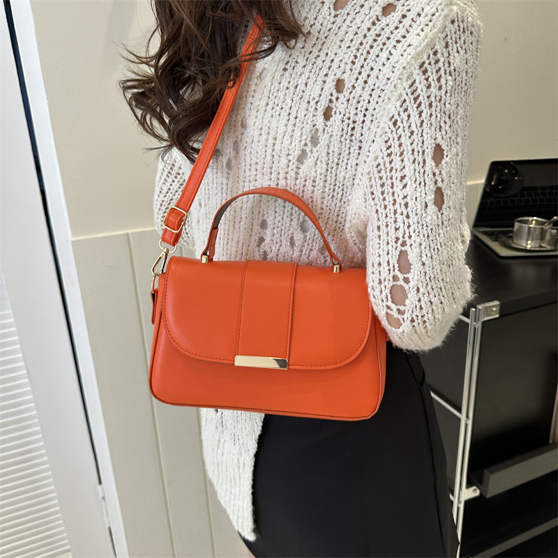 Women's Pu Leather Solid Color Elegant Classic Style Square Flip Cover Shoulder Bag Handbag Crossbody Bag display picture 1