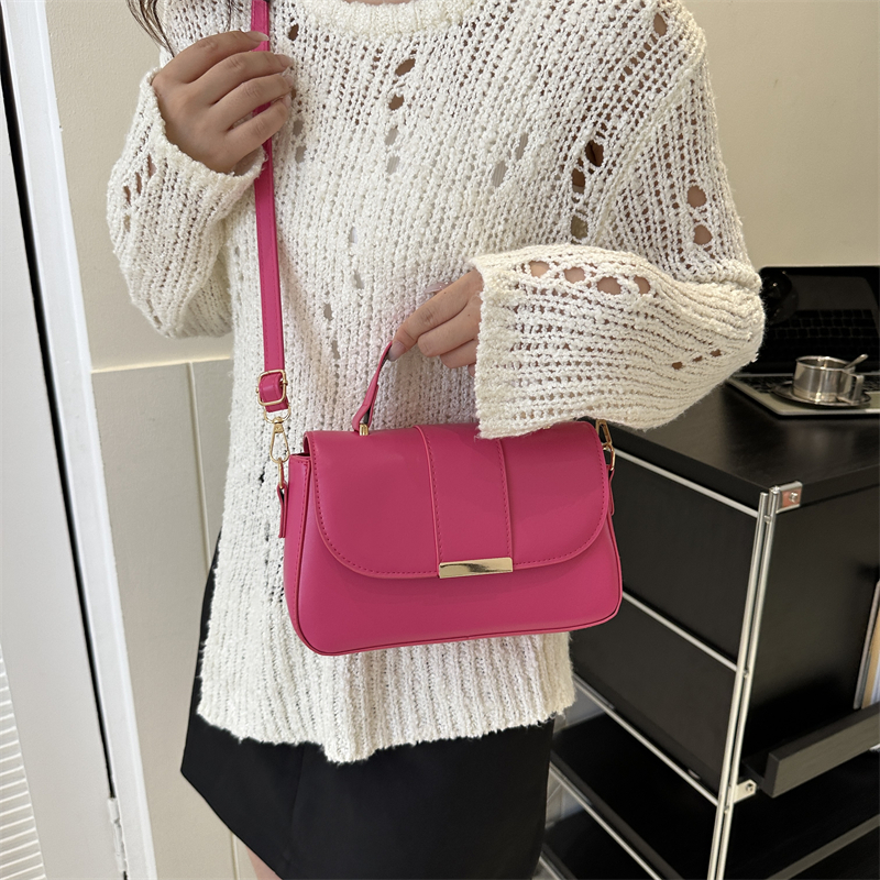 Women's Pu Leather Solid Color Elegant Classic Style Square Flip Cover Shoulder Bag Handbag Crossbody Bag display picture 3
