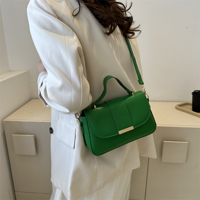 Women's Pu Leather Solid Color Elegant Classic Style Square Flip Cover Shoulder Bag Handbag Crossbody Bag display picture 7