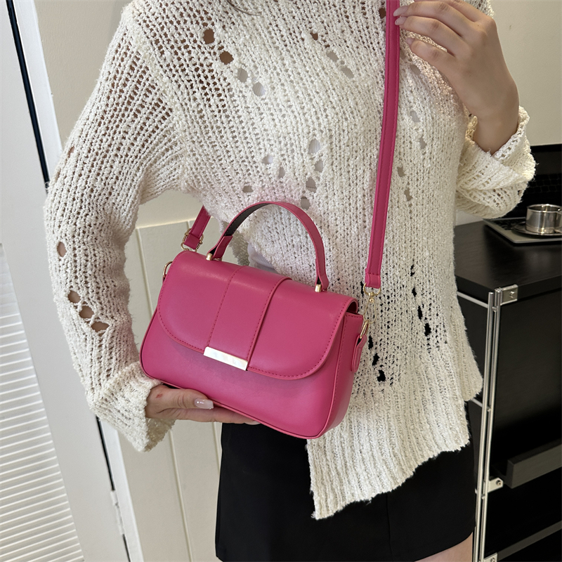 Women's Pu Leather Solid Color Elegant Classic Style Square Flip Cover Shoulder Bag Handbag Crossbody Bag display picture 5