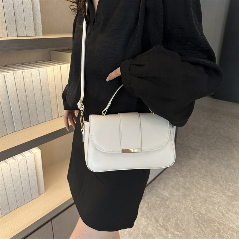 Women's Pu Leather Solid Color Elegant Classic Style Square Flip Cover Shoulder Bag Handbag Crossbody Bag display picture 9