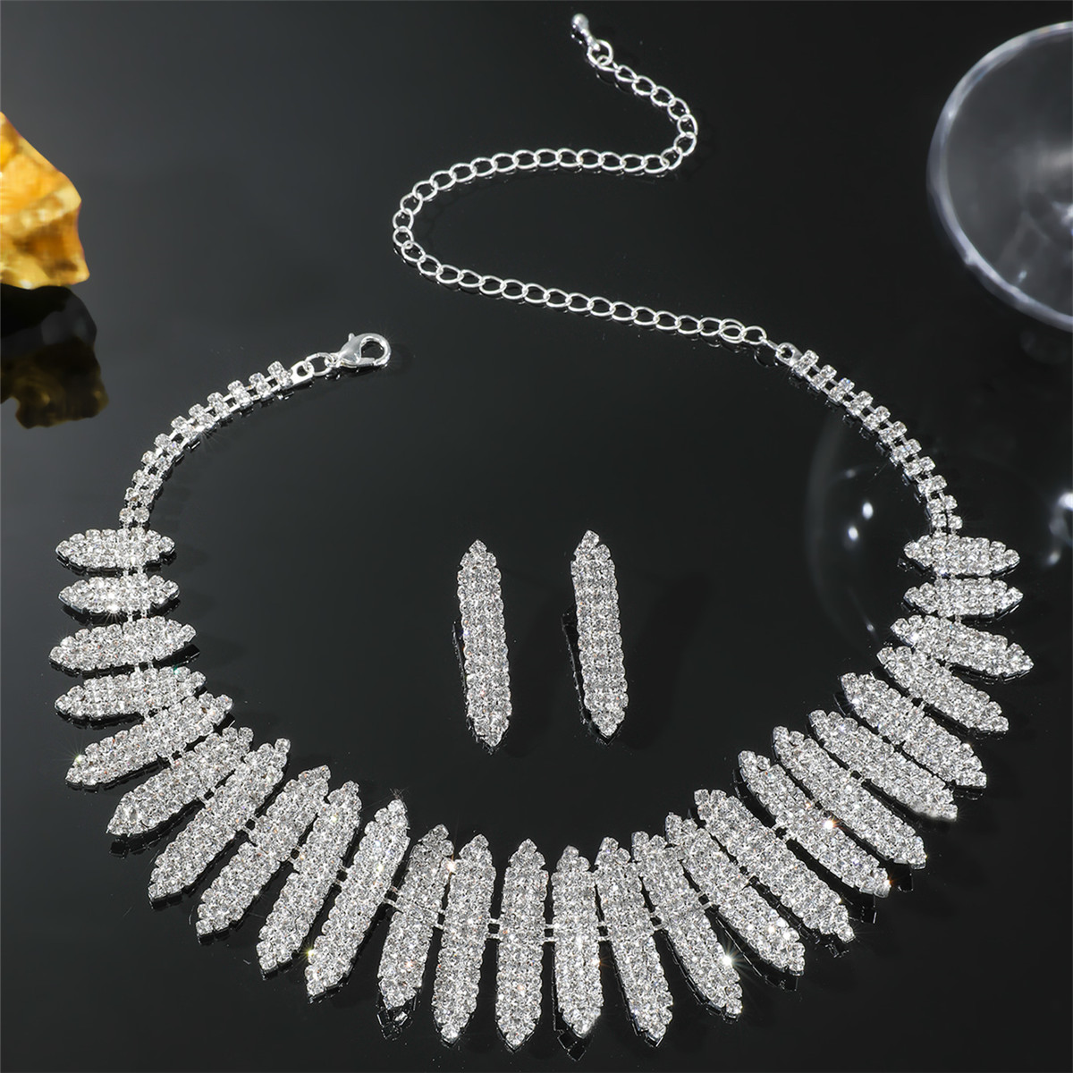 Glam Solid Color Rhinestone Inlay Rhinestones Silver Plated Women's Earrings Necklace display picture 3