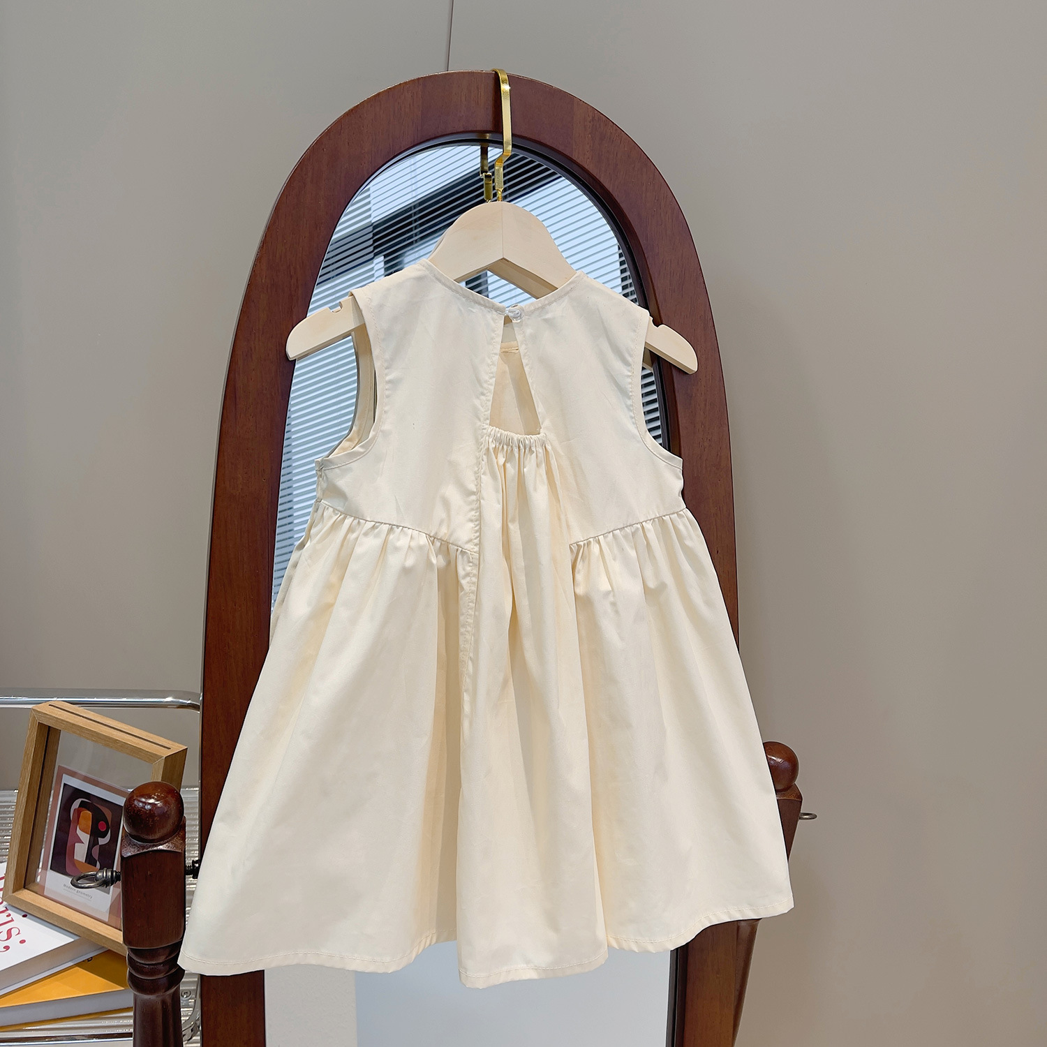 Casual Cute Simple Style Solid Color Pleated Cotton Girls Dresses display picture 2