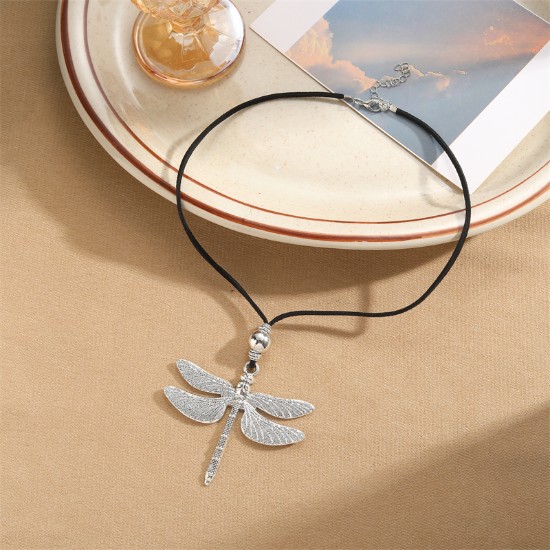 Retro Commute Round Alloy Plating Silver Plated Women's Pendant Necklace display picture 5