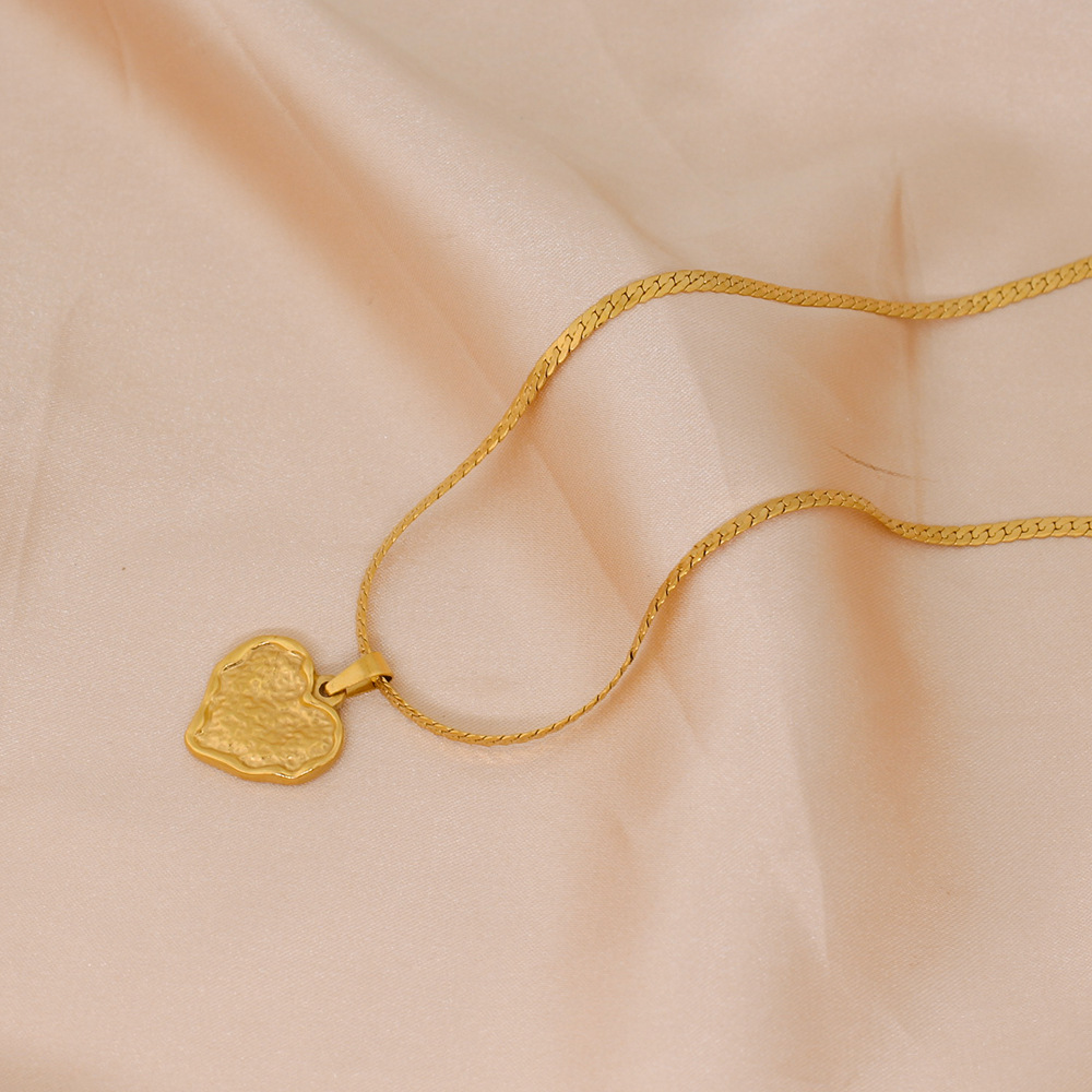 Acero Inoxidable 304 Chapados en oro de 18k Básico Forma De Corazón Collar Colgante display picture 3