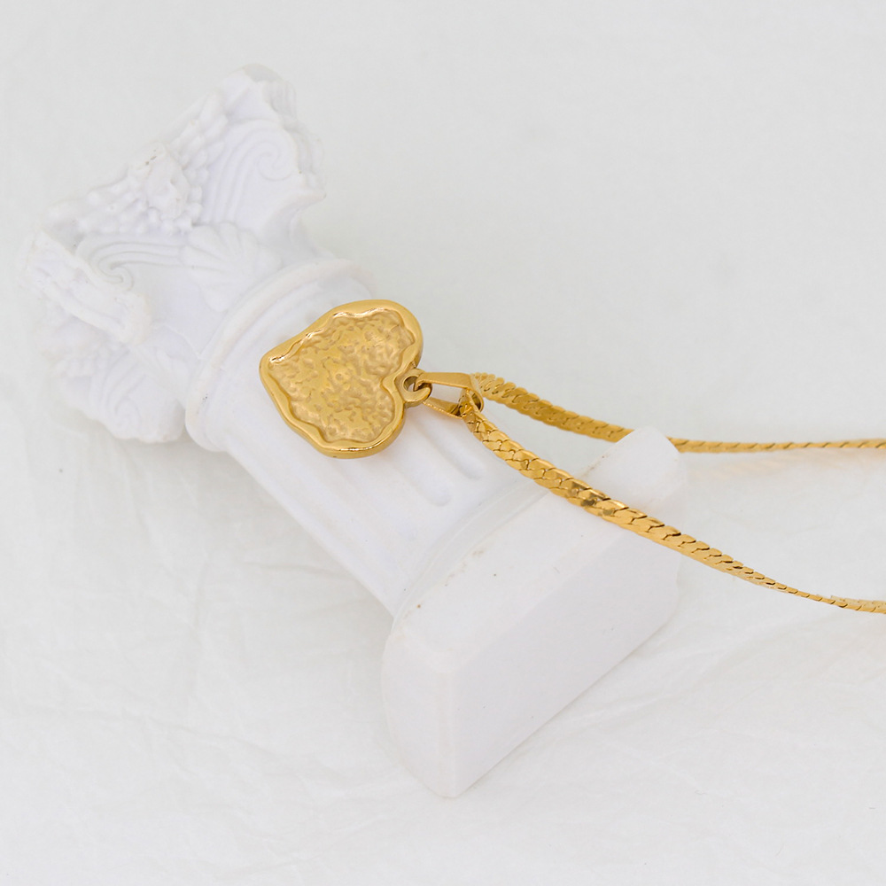 Acero Inoxidable 304 Chapados en oro de 18k Básico Forma De Corazón Collar Colgante display picture 5