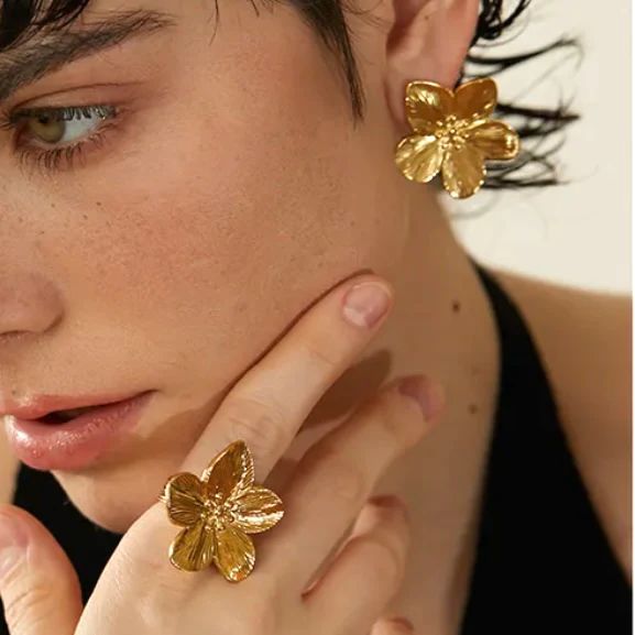 304 Stainless Steel 18K Gold Plated Retro Plating Flower Rings Earrings display picture 1