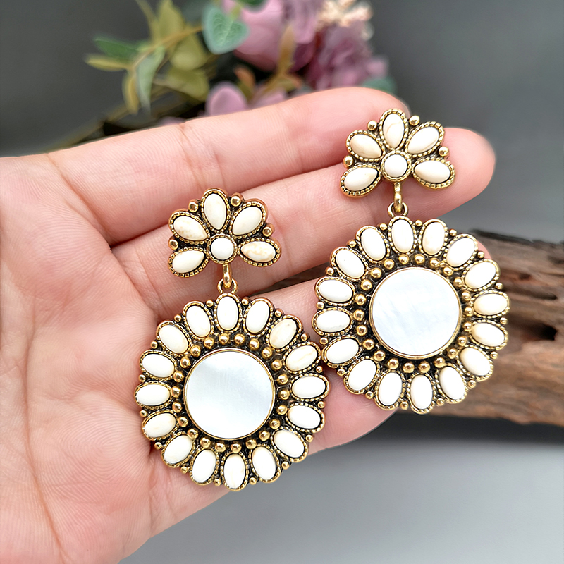 1 Pair Classical Retro Round Plating Inlay Alloy Turquoise Shell Gold Plated Drop Earrings display picture 2