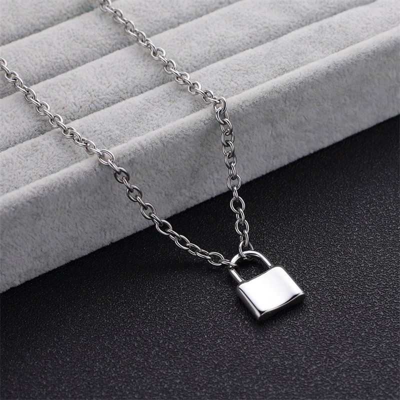 Simple Style Classic Style Lock Stainless Steel Polishing Pendant Necklace display picture 3