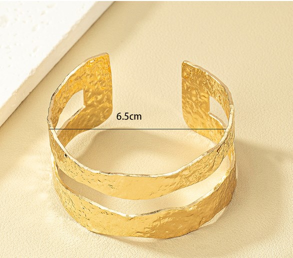 Retro Exaggerated Irregular Solid Color Alloy Wholesale Bangle display picture 6