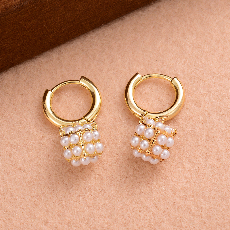 1 Pair Ig Style Elegant Geometric Plating Three-dimensional Inlay Copper Pearl Zircon 14k Gold Plated Drop Earrings display picture 2