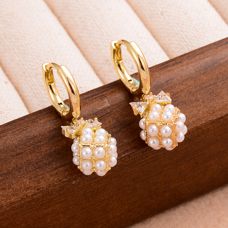 1 Pair Ig Style Elegant Geometric Plating Three-dimensional Inlay Copper Pearl Zircon 14k Gold Plated Drop Earrings display picture 6