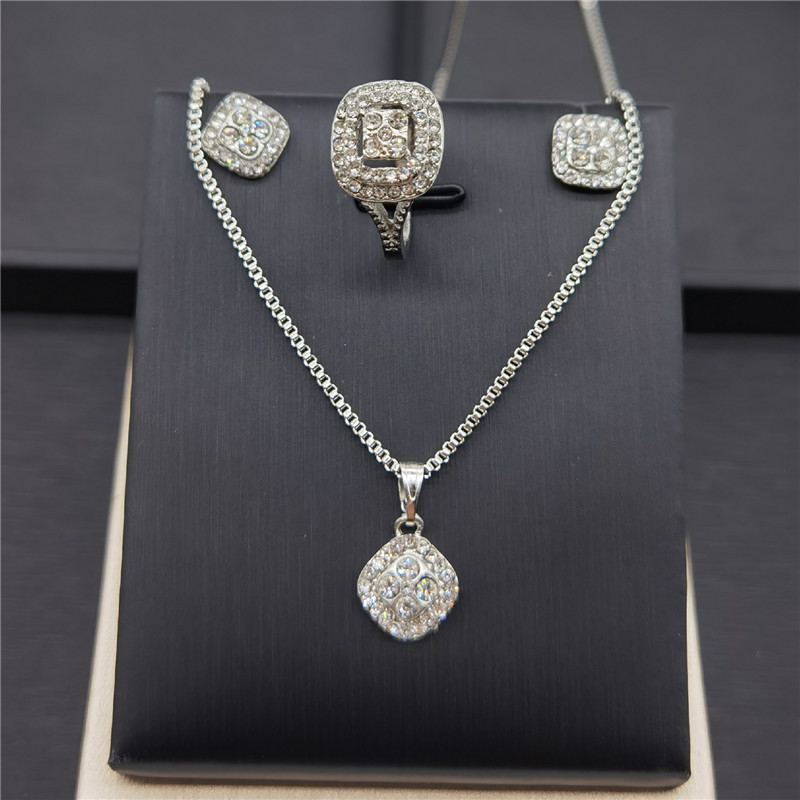 Simple Style Square Alloy Iron Plating Inlay Zircon Women's Rings Earrings Necklace display picture 4