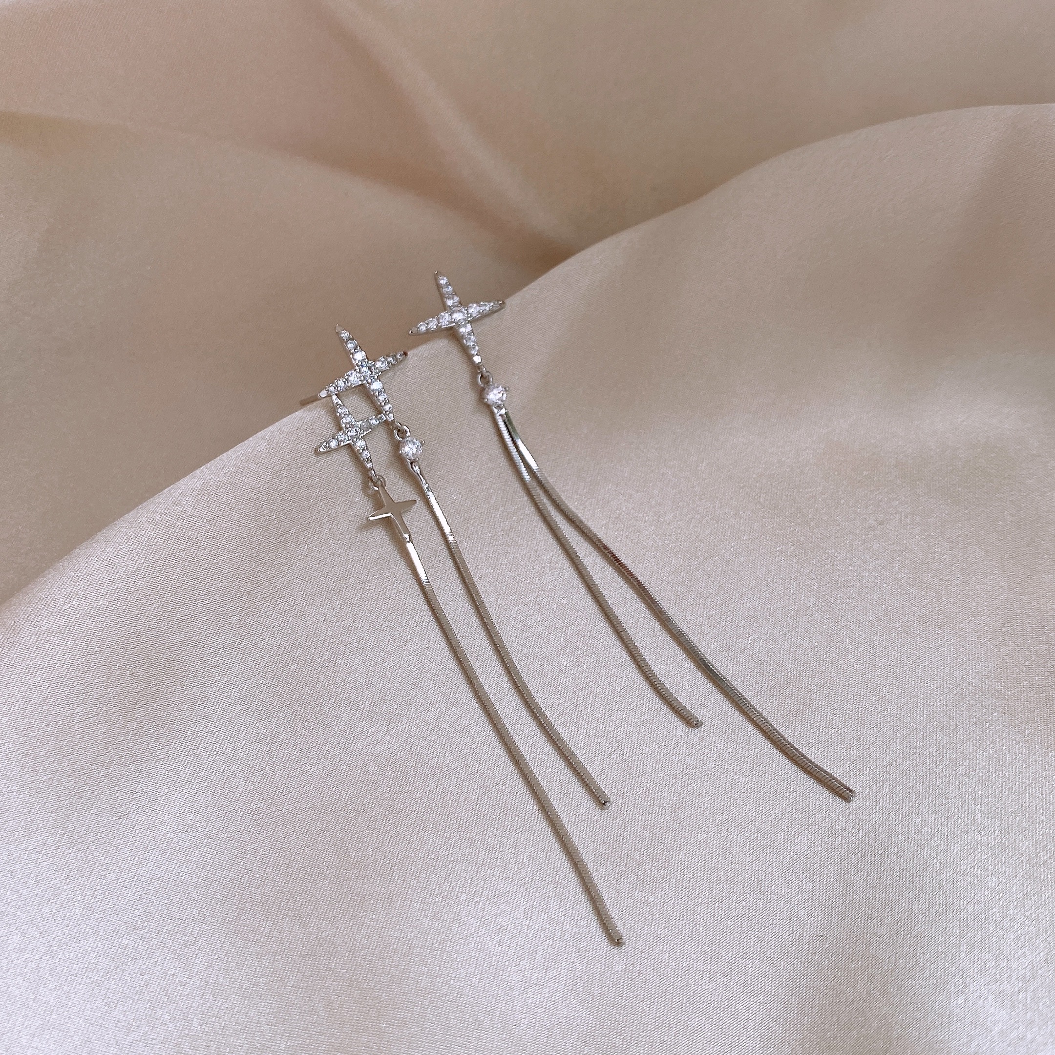 1 Pair Simple Style Star Inlay Alloy Rhinestones Drop Earrings display picture 11
