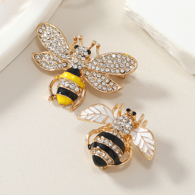 Modern Style Bee Alloy Inlay Artificial Gemstones Women's Brooches display picture 3