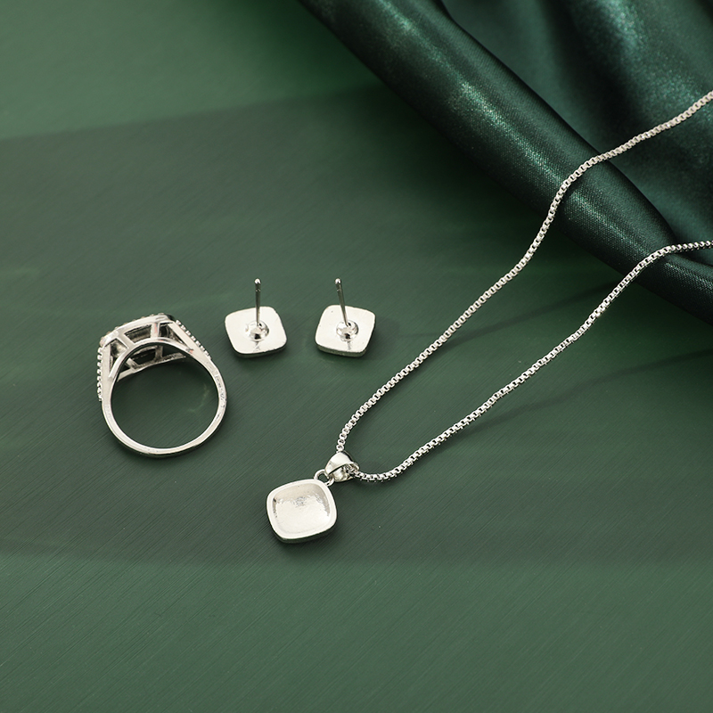 Einfacher Stil Quadrat Legierung Eisen Überzug Inlay Zirkon Frau Ringe Ohrringe Halskette display picture 9