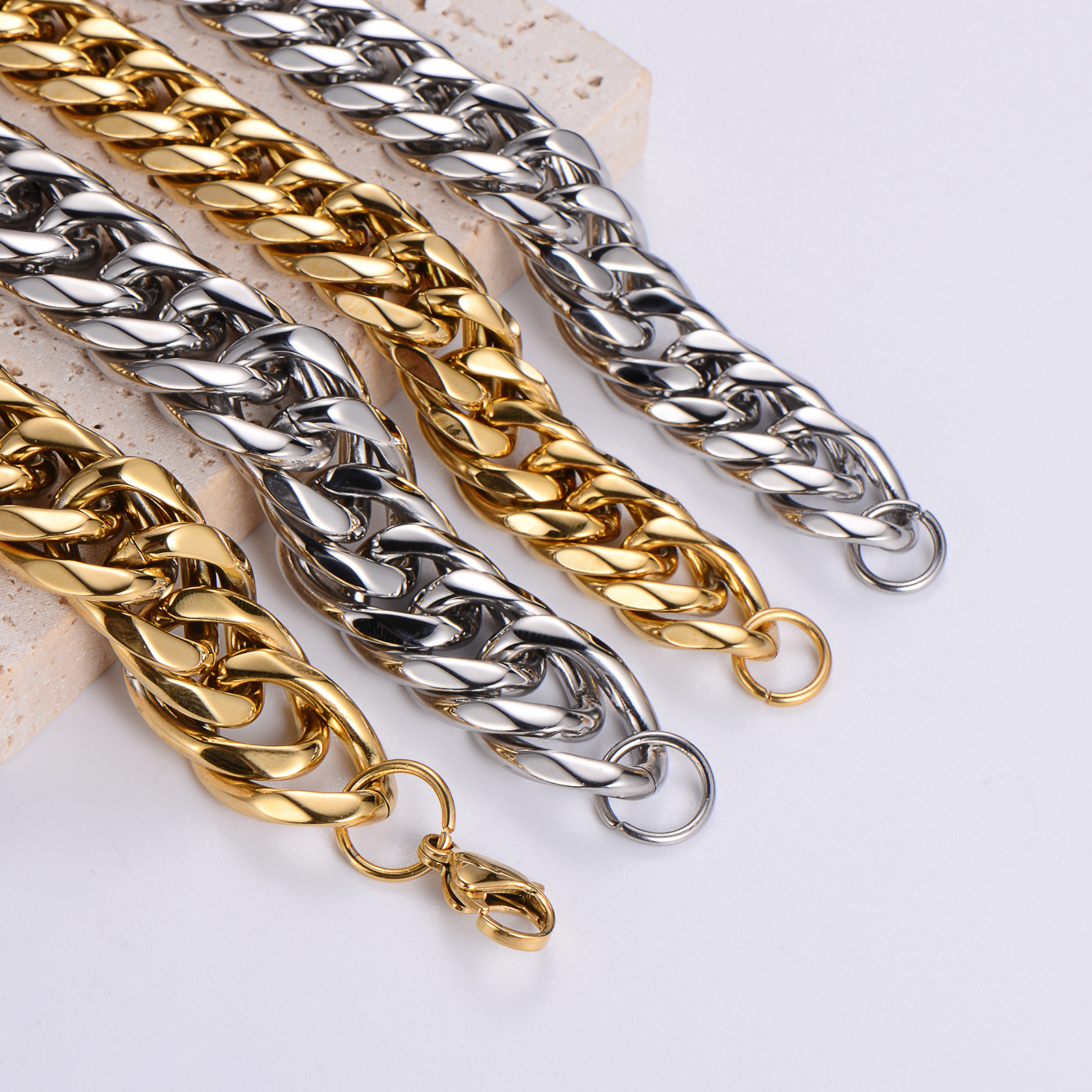 Hip-hop Oversized Solid Color Stainless Steel Polishing Chain 18k Gold Plated Men's Bracelets display picture 9