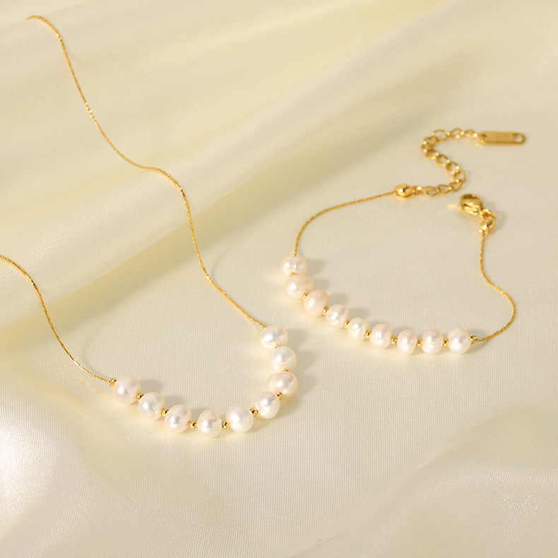 Dame Einfarbig Rostfreier Stahl Süßwasserperle Perlen Überzug 18 Karat Vergoldet Halskette display picture 3
