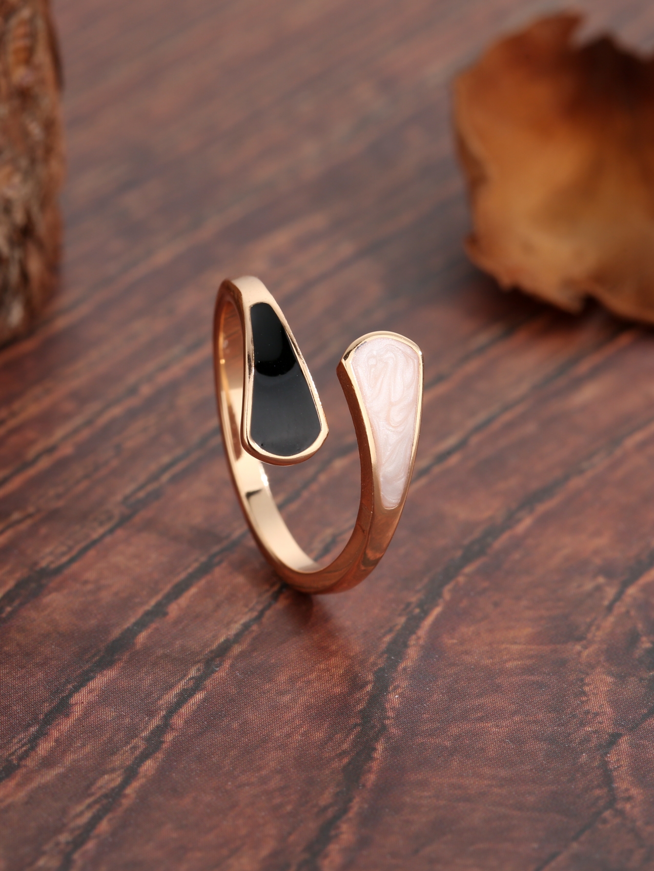 Simple Style Commute Cross Sector Copper Criss Cross Plating Inlay Zircon 18k Gold Plated Open Rings display picture 1