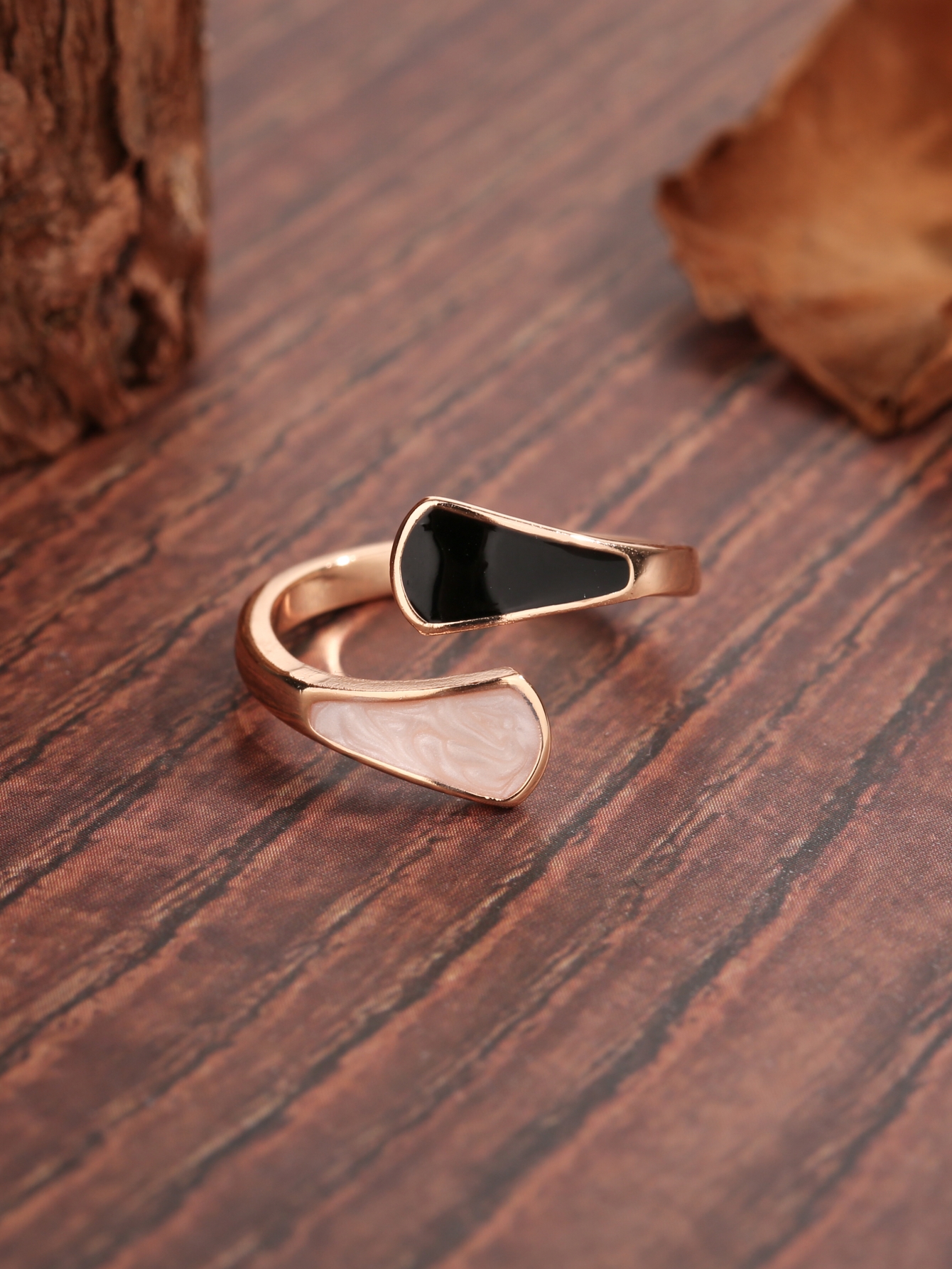 Simple Style Commute Cross Sector Copper Criss Cross Plating Inlay Zircon 18k Gold Plated Open Rings display picture 2
