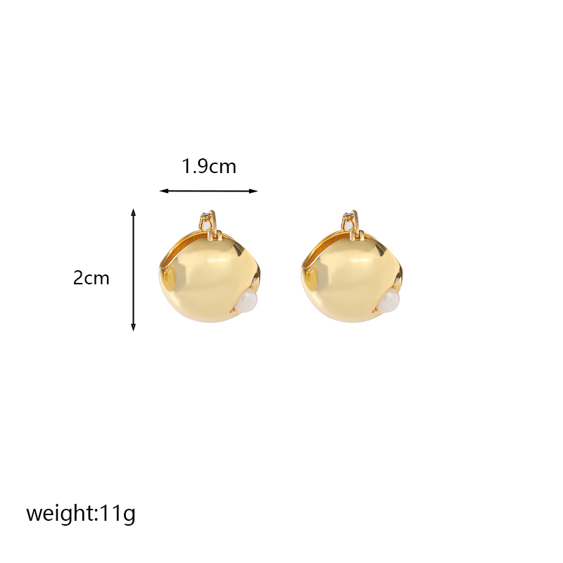 1 Pair Vintage Style Round Plating Hollow Out Inlay Copper Artificial Pearls Zircon 18k Gold Plated Earrings display picture 1