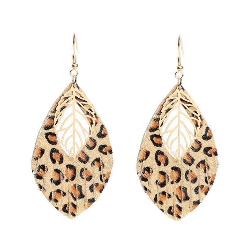 1 Pair Retro Ethnic Style Leaf Pu Leather Gold Plated Drop Earrings display picture 3