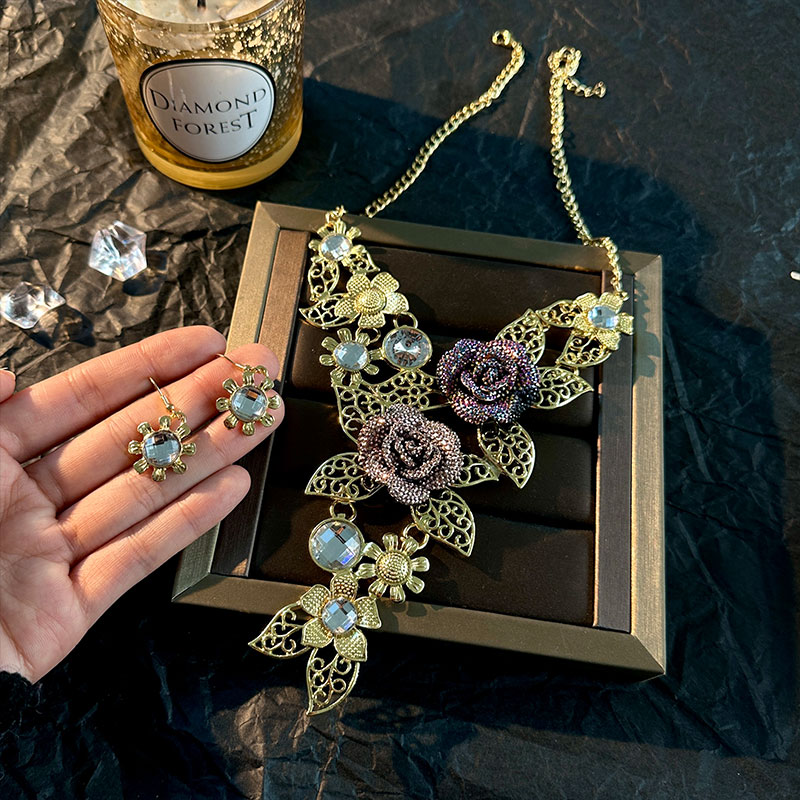 Übertrieben Glänzend Blume Legierung Frau Ohrringe Halskette display picture 3
