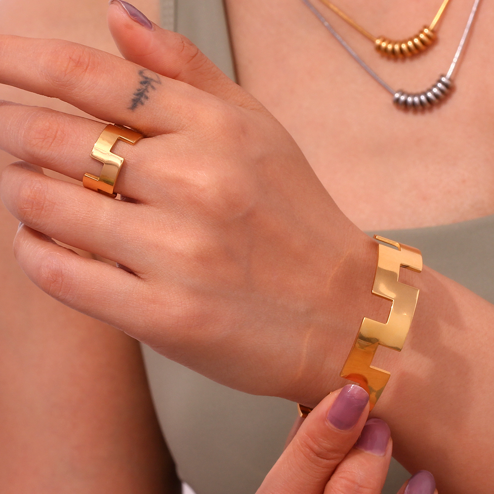 Einfacher Stil Einfarbig Rostfreier Stahl 18 Karat Vergoldet Ringe Armbänder display picture 4
