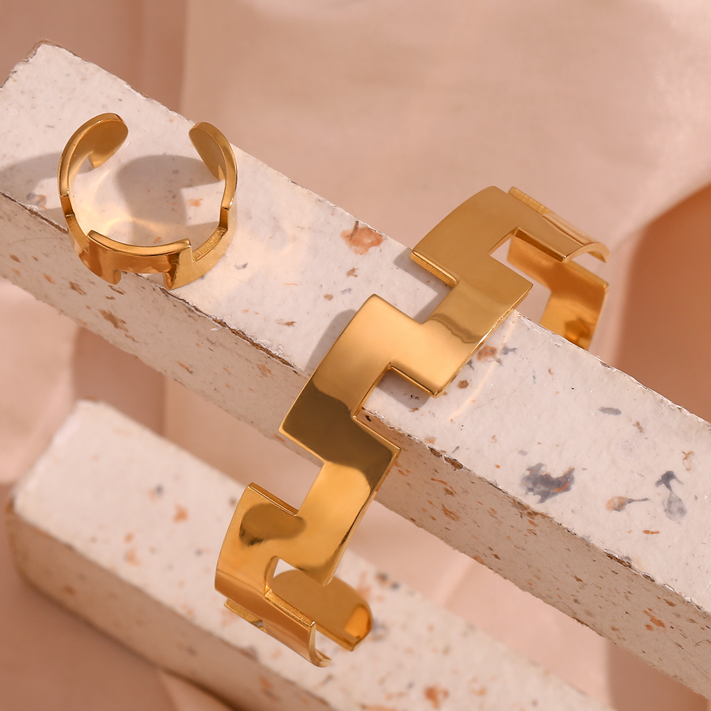 Einfacher Stil Einfarbig Rostfreier Stahl 18 Karat Vergoldet Ringe Armbänder display picture 13