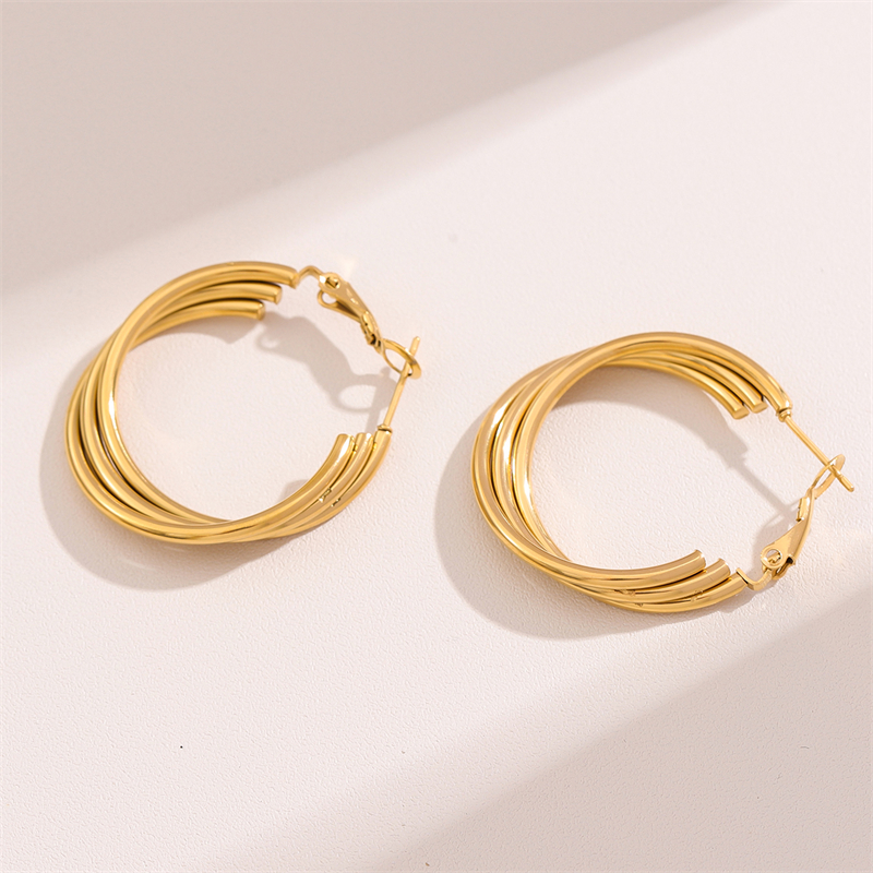 1 Pair Retro Simple Style C Shape Round Plating Stainless Steel 18K Gold Plated Hoop Earrings display picture 1