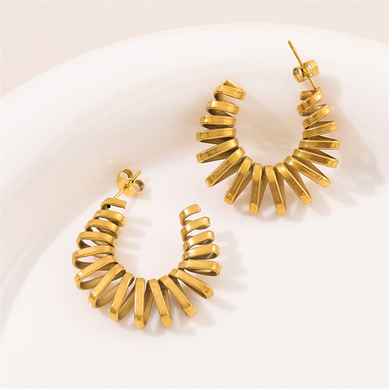 1 Paire Rétro Style Simple Forme C Placage Acier Inoxydable Plaqué Or 18K Boucles D'oreilles Cerceau display picture 1