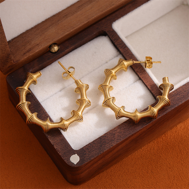 1 Pair Retro C Shape Plating Stainless Steel 18K Gold Plated Hoop Earrings display picture 4