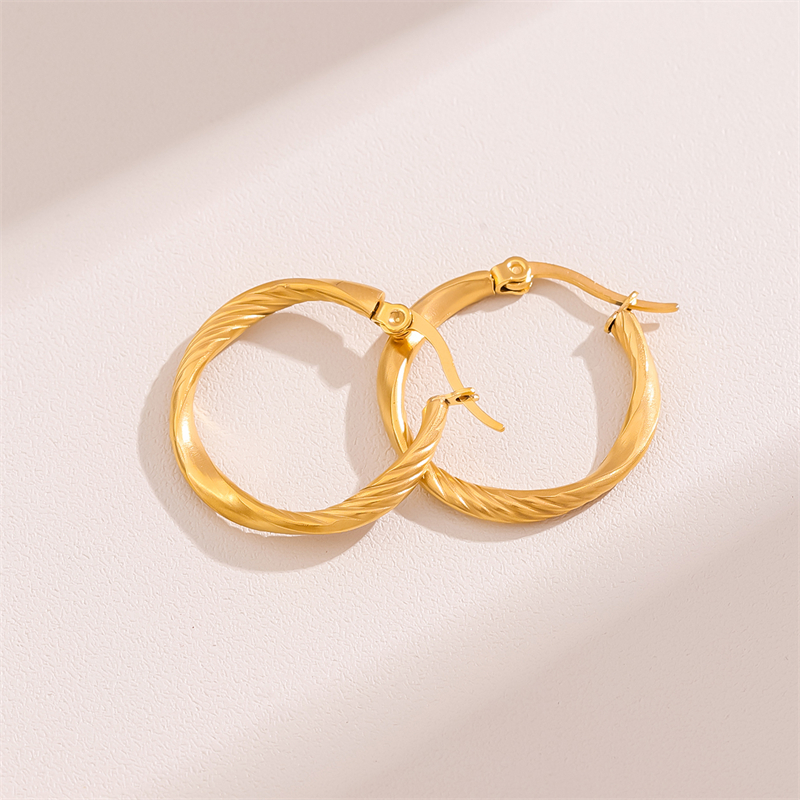 1 Pair Retro Round Plating Stainless Steel 18K Gold Plated Hoop Earrings display picture 3