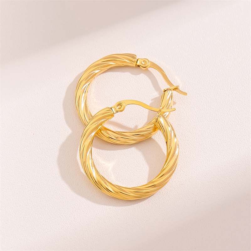 1 Pair Retro Simple Style C Shape Round Plating Stainless Steel 18K Gold Plated Hoop Earrings display picture 4