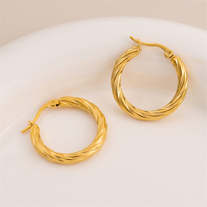 1 Pair Retro Simple Style C Shape Round Plating Stainless Steel 18K Gold Plated Hoop Earrings display picture 2