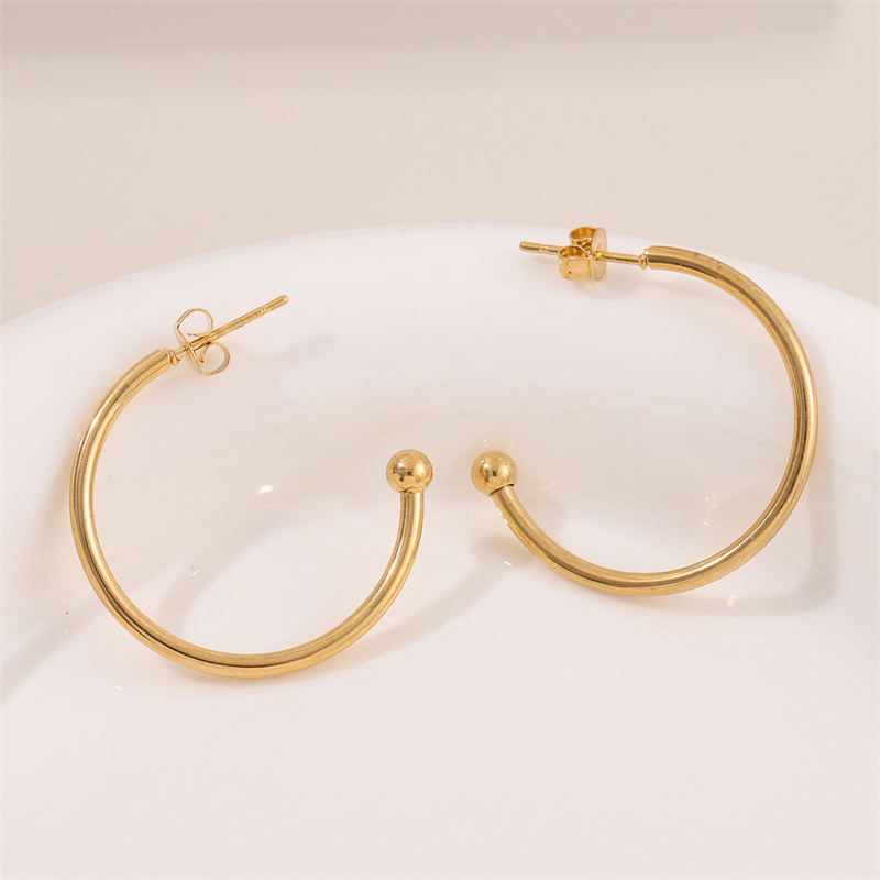 1 Pair Retro Simple Style Round Plating Stainless Steel 18K Gold Plated Hoop Earrings display picture 3