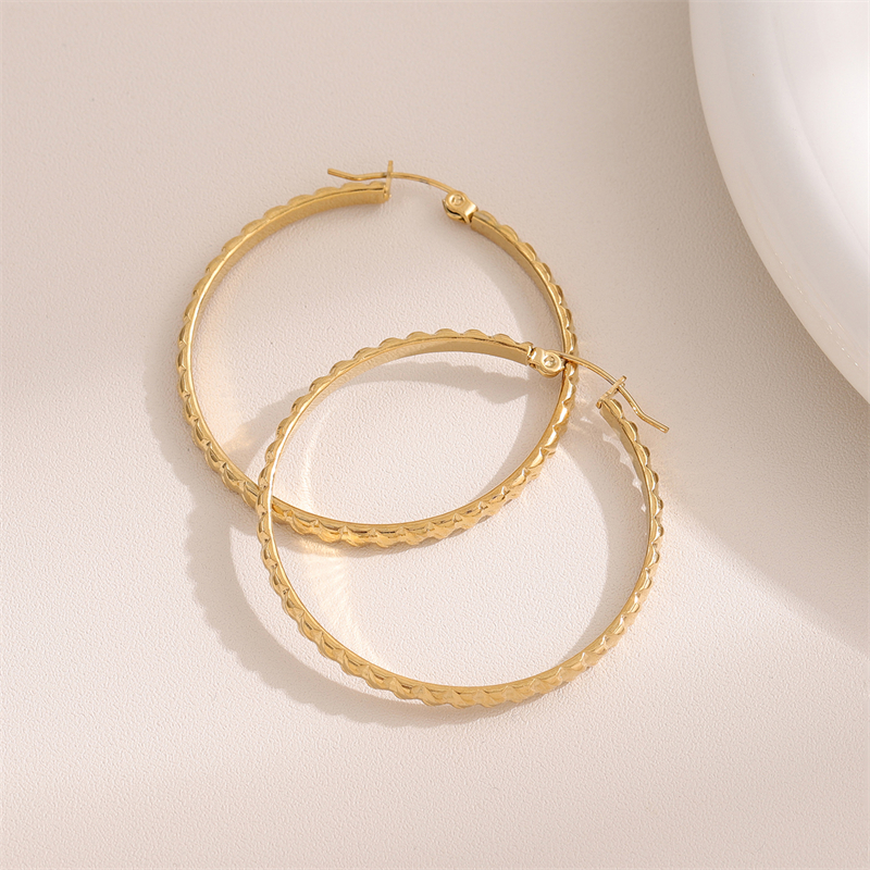 1 Pair Retro Simple Style C Shape Round Plating Stainless Steel 18K Gold Plated Hoop Earrings display picture 5