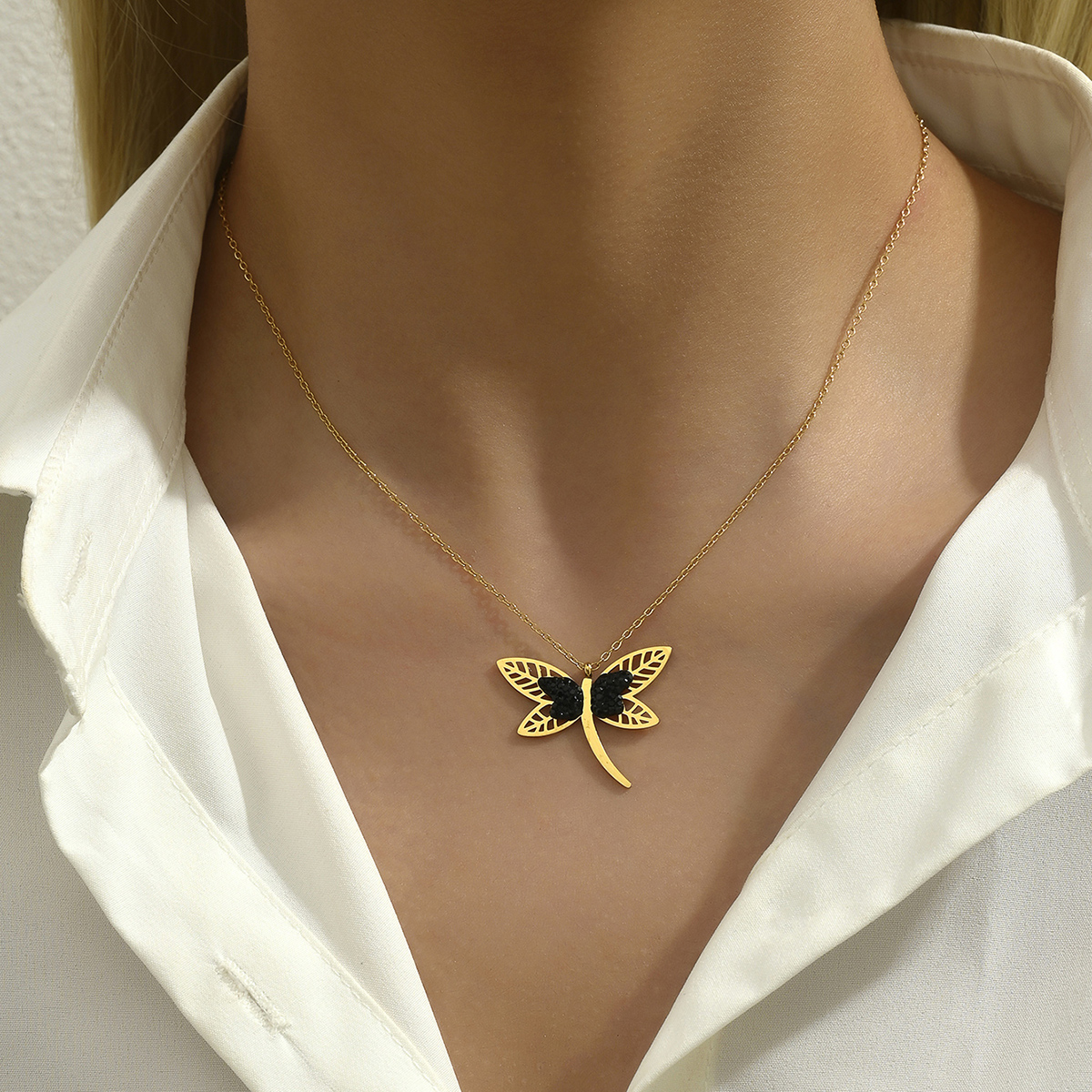 201 Stainless Steel 18K Gold Plated Modern Style Korean Style Plating Hollow Out Inlay Dragonfly Rhinestones Glass Pendant Necklace display picture 3