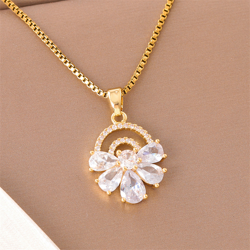 Stainless Steel Titanium Steel 18K Gold Plated Elegant Simple Style Streetwear Plating Inlay Heart Shape Flower Butterfly Zircon Pendant Necklace display picture 9