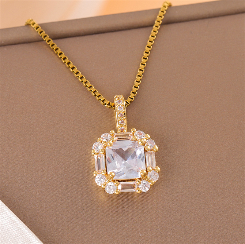 Stainless Steel Titanium Steel 18K Gold Plated Elegant Simple Style Streetwear Plating Inlay Heart Shape Flower Butterfly Zircon Pendant Necklace display picture 13