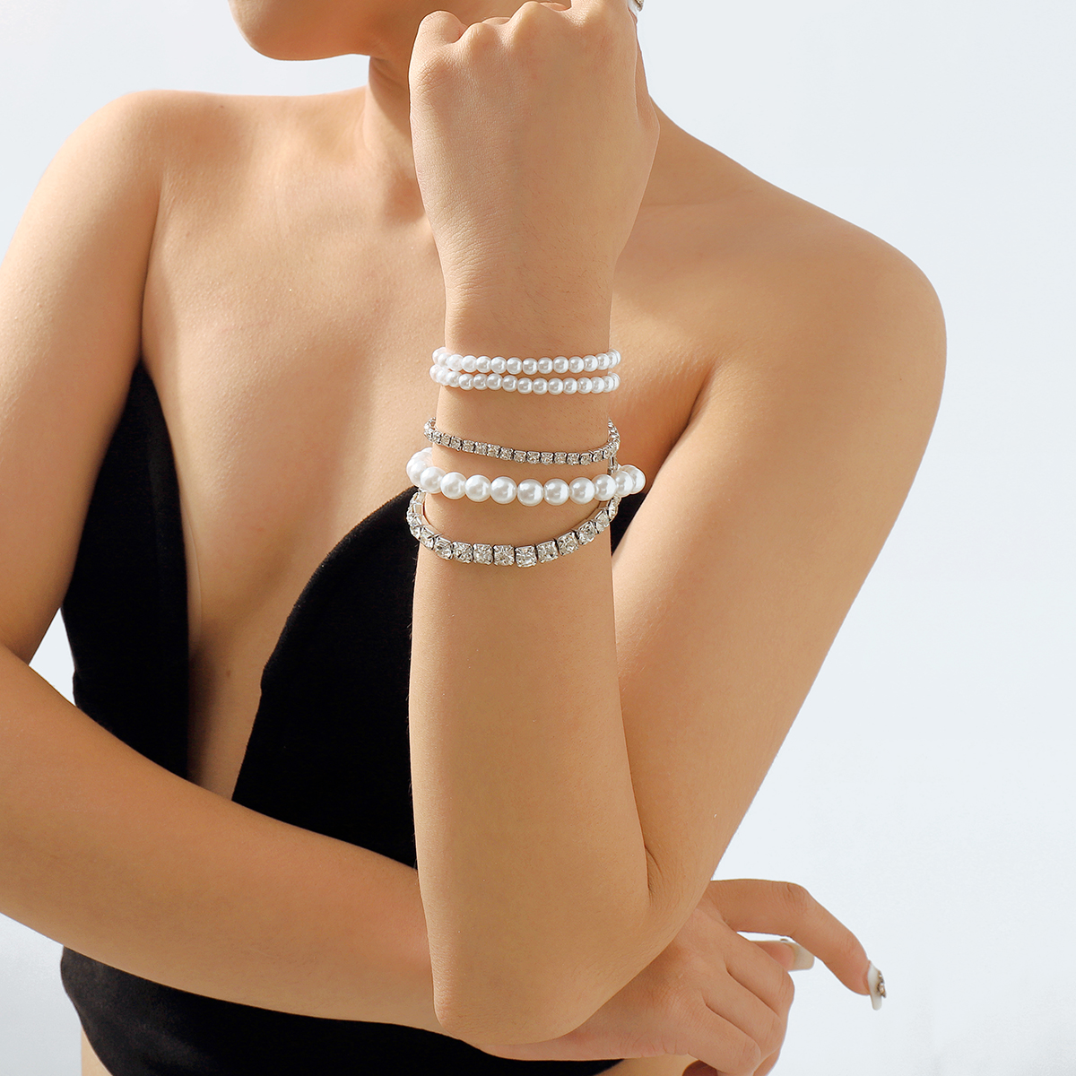 Elegant Vintage Style Shiny Geometric Imitation Pearl Iron Inlay Rhinestones Women's Bracelets display picture 7