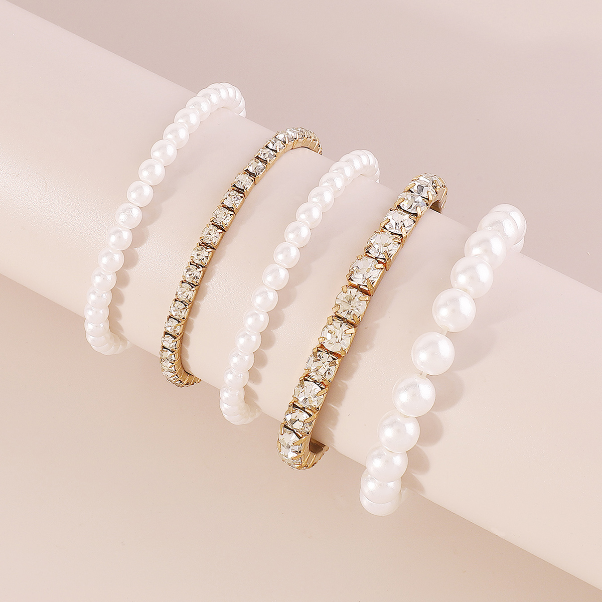 Elegant Vintage Style Shiny Geometric Imitation Pearl Iron Inlay Rhinestones Women's Bracelets display picture 9