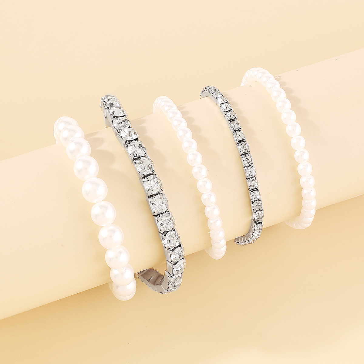 Elegant Vintage Style Shiny Geometric Imitation Pearl Iron Inlay Rhinestones Women's Bracelets display picture 11