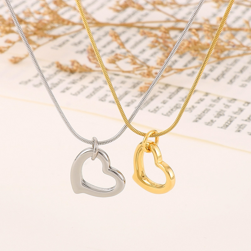 Titanium Steel 18K Gold Plated Simple Style Plating Heart Shape Pendant Necklace display picture 3